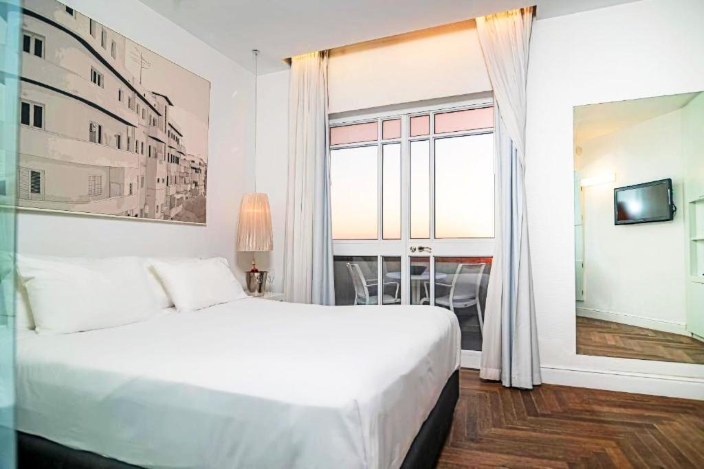 Olive Gordon By The Hotel 3*